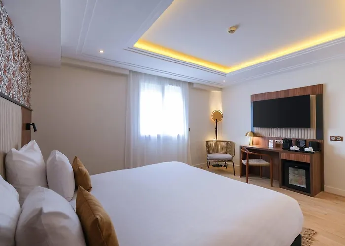 Zenitude Hotel la Valadière, an Ascend Collection Hotel