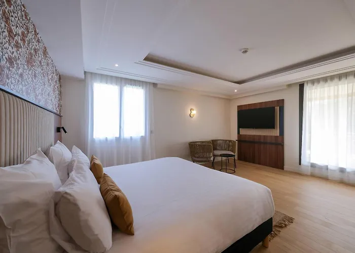 Zenitude Hotel la Valadière, an Ascend Collection Hotel
