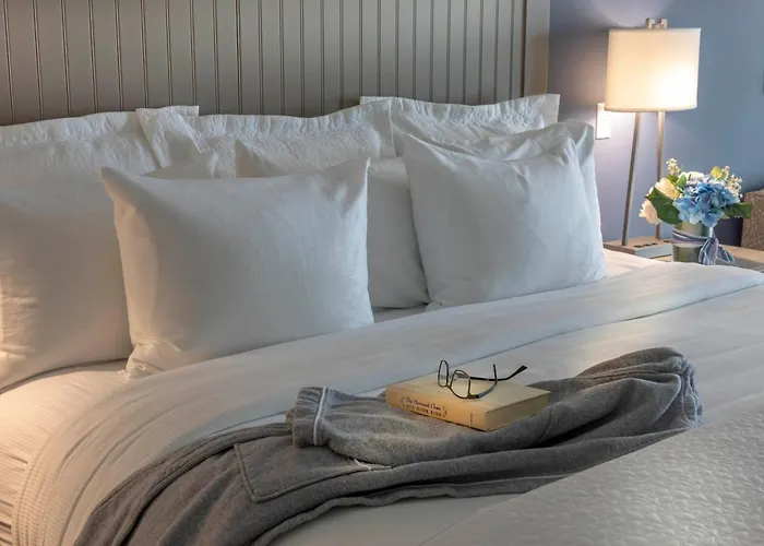 1000 Islands Harbor Hotel