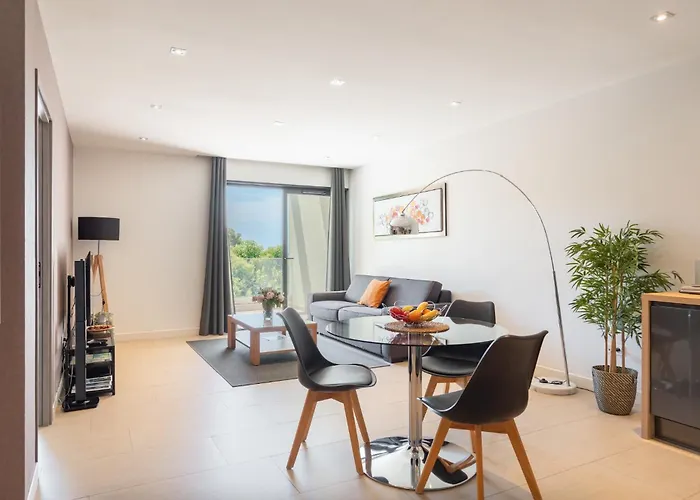 Hpc Suites - Cassis Centre - Parking Securise Et Piscine Chauffee