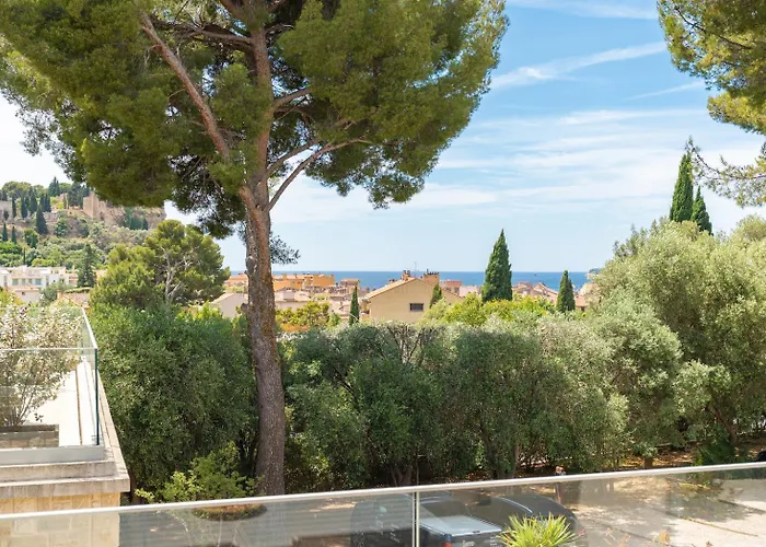 HPC Suites - Cassis Centre - Parking securisé et Piscine Chauffée