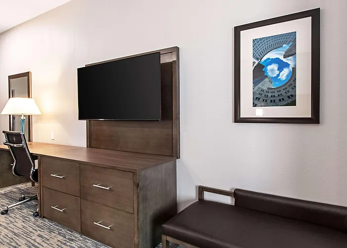 Comfort Suites Grove City - Columbus South