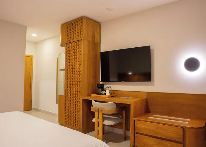 Costa Elegante Hotel & Suites
