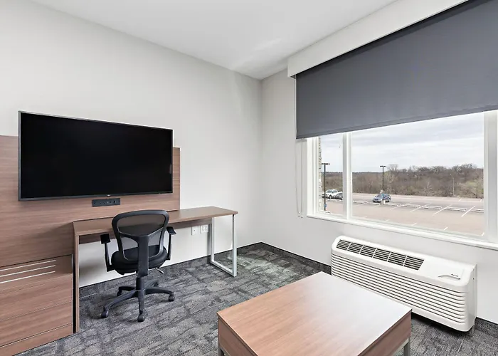 Holiday Inn Express Kansas City North - Parkville By Ihg