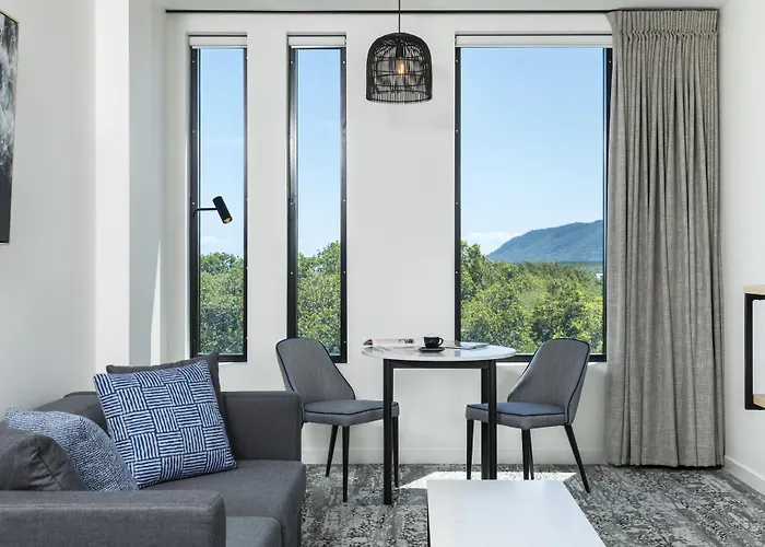 Oaks Cairns Hotel