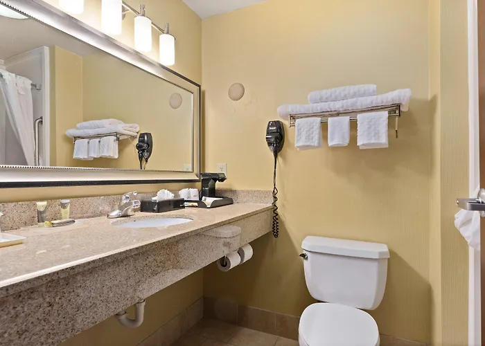 Portland Inn & Suites