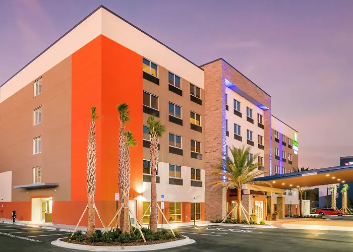 Holiday Inn Express & Suites Jacksonville - Town Center By Ihg