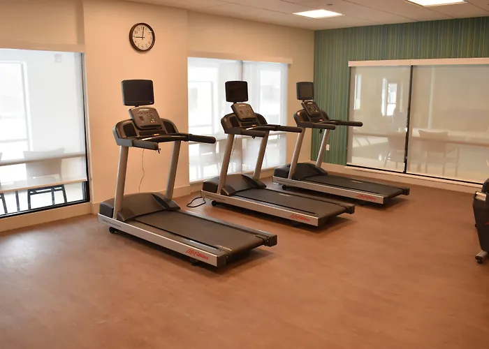 Holiday Inn Express & Suites - Boston South - Randolph By Ihg