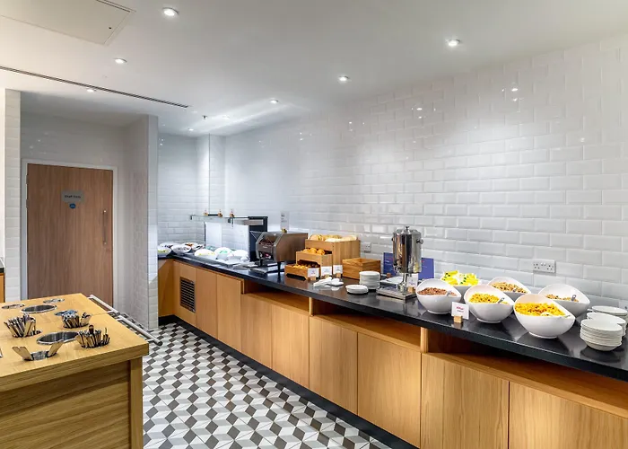 Holiday Inn Express - London Heathrow T4 By Ihg