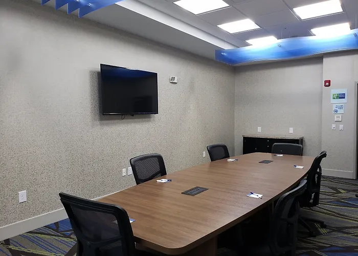 Holiday Inn Express & Suites Macon North By Ihg
