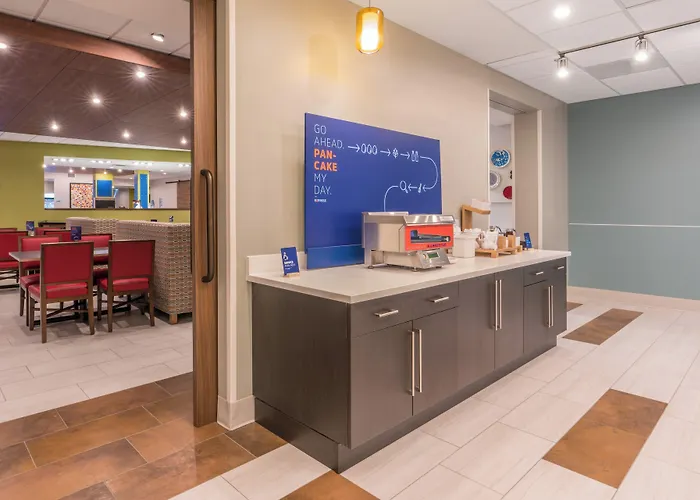 Holiday Inn Express & Suites Lake Havasu - London Bridge By Ihg
