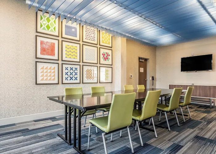 Holiday Inn Express & Suites Platteville By Ihg