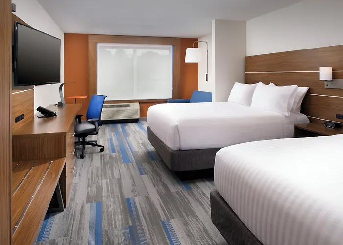 Holiday Inn Express & Suites By Ihg Altoona By Ihg