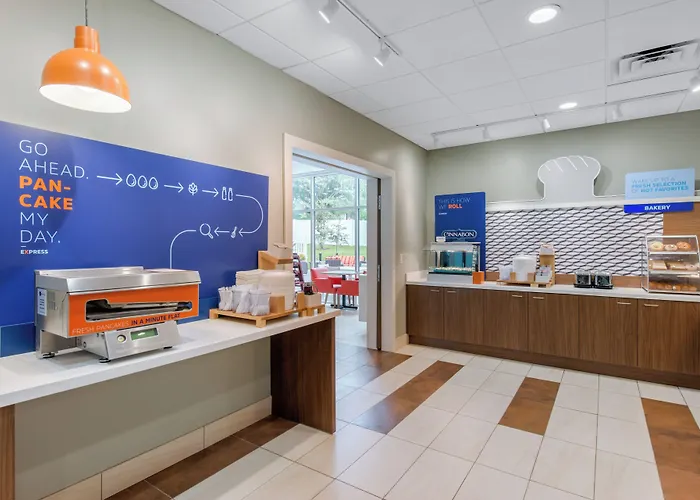 Holiday Inn Express & Suites Salem By Ihg