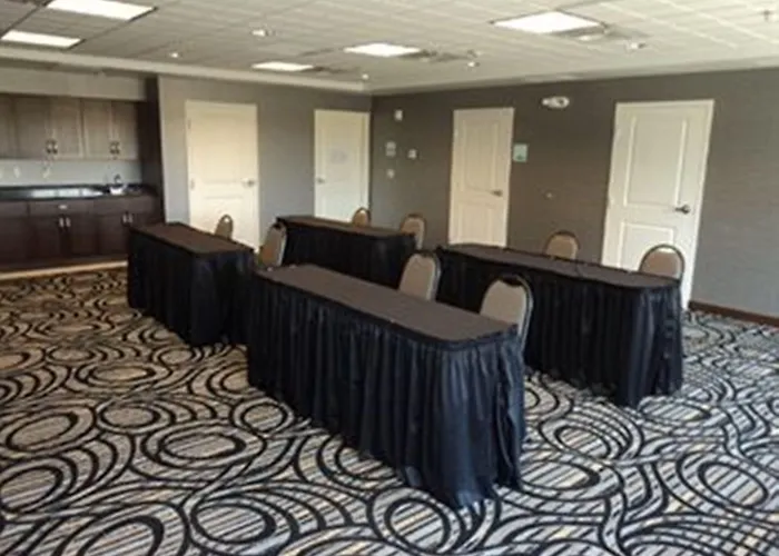 Holiday Inn Express & Suites Greenfield By Ihg