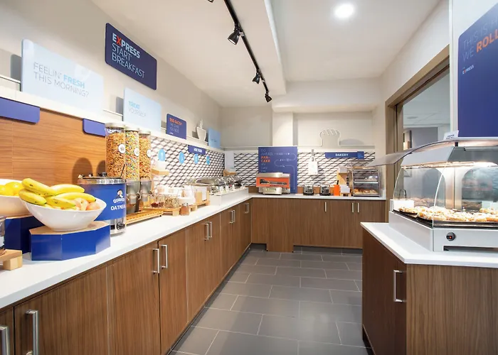Holiday Inn Express & Suites Lincoln City By Ihg