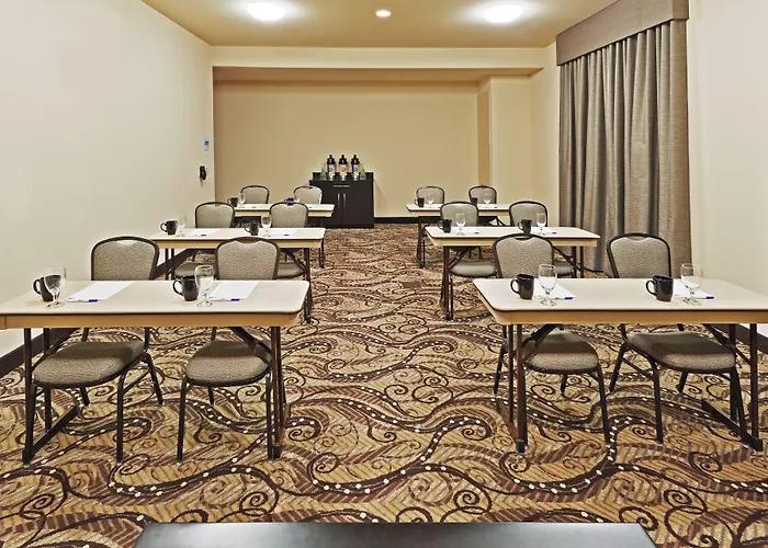 Holiday Inn Express & Suites Oklahoma City Nw - Quail Springs By Ihg