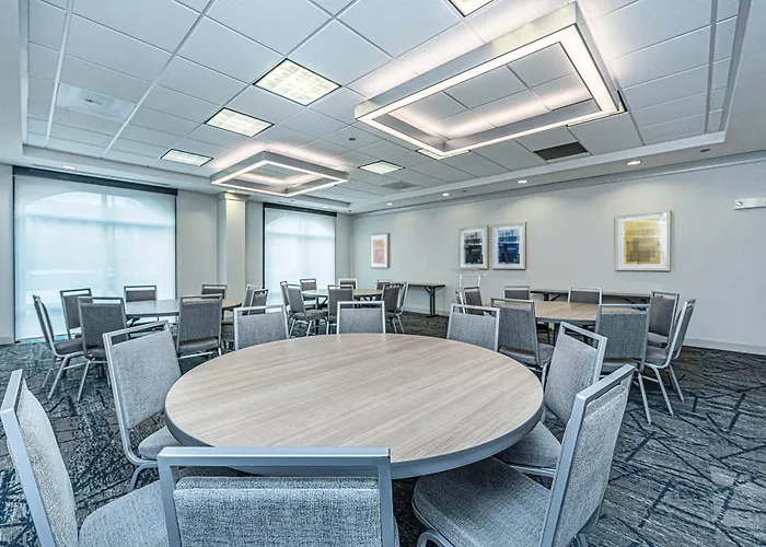 Holiday Inn Express & Suites Charleston Arpt-Conv Ctr Area By Ihg