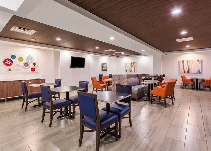 Holiday Inn Express And Suites - Petersburg - Fort Lee By Ihg