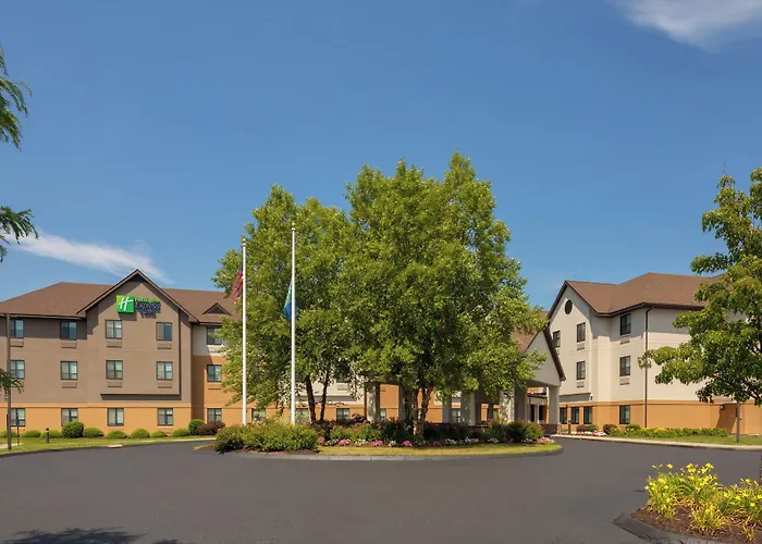 Holiday Inn Express & Suites Bradley Airport By Ihg