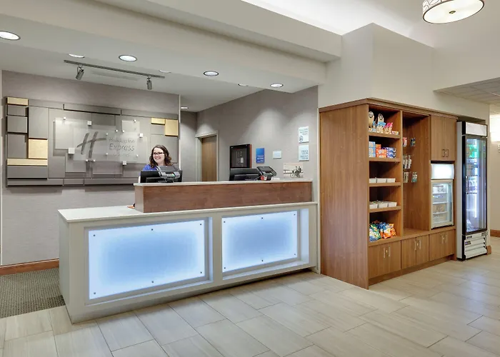 Holiday Inn Express & Suites Mitchell By Ihg