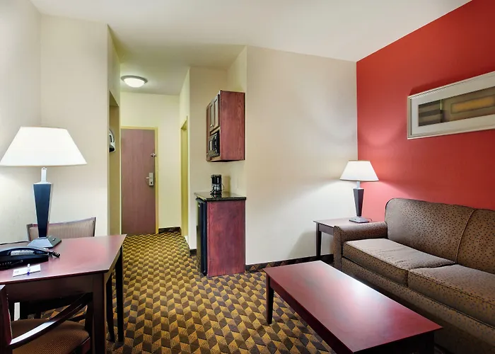 Holiday Inn Express & Suites Malvern By Ihg