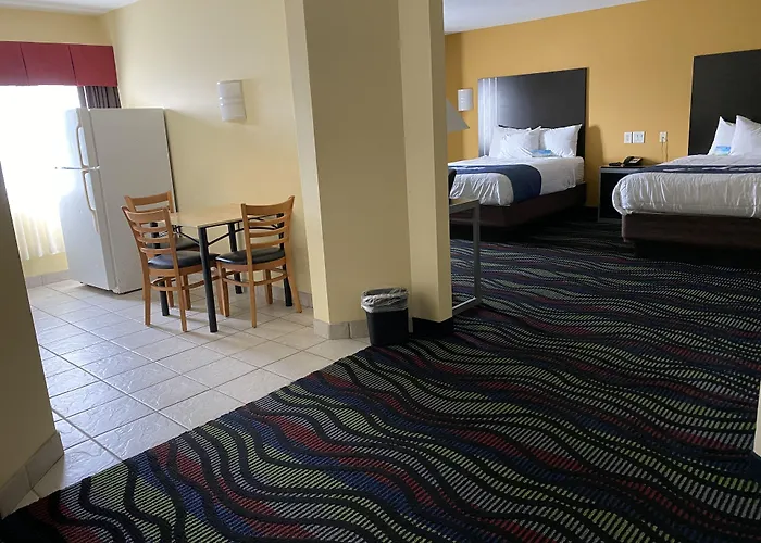 Days Inn & Suites By Wyndham Augusta Near Fort Eisenhower
