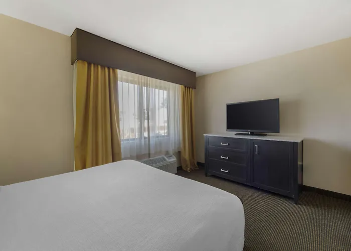 Best Western Plus Country Inn & Suites
