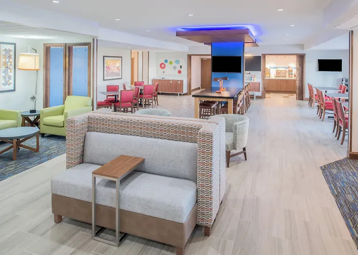 Holiday Inn Express Hotel & Suites Bismarck By Ihg