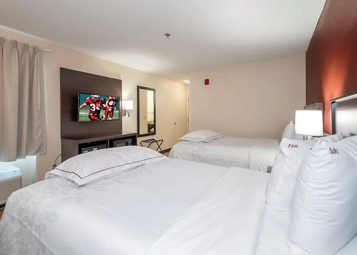 Red Roof Inn Plus Long Island - Garden City