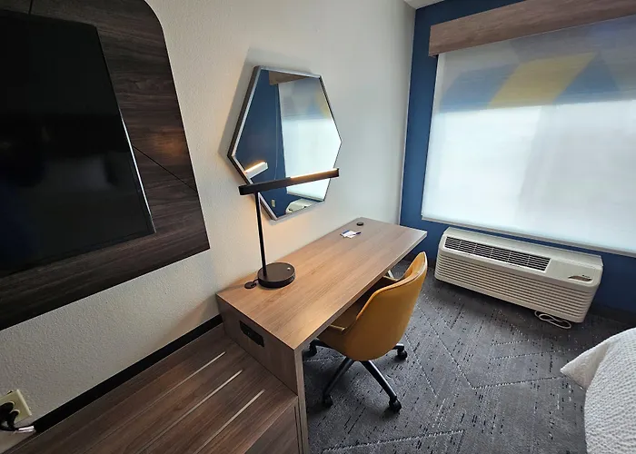 Holiday Inn Express Hotel & Suites Cincinnati-Blue Ash By Ihg