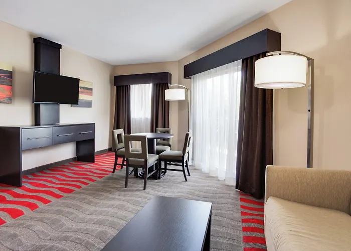 Holiday Inn Express & Suites Naples Downtown - 5Th Avenue By Ihg