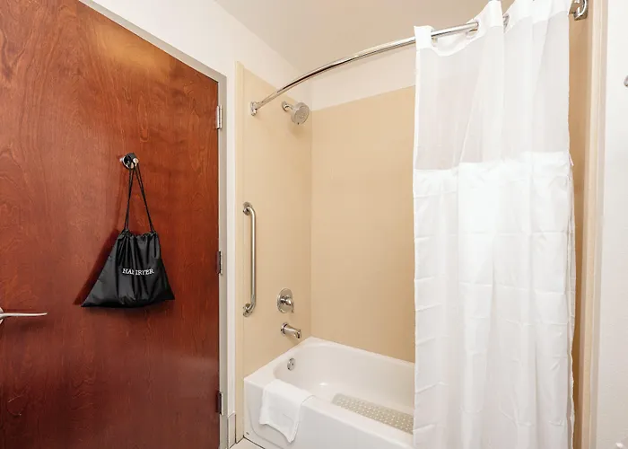 Holiday Inn Express Hotel & Suites Charleston - Northwoods By Ihg