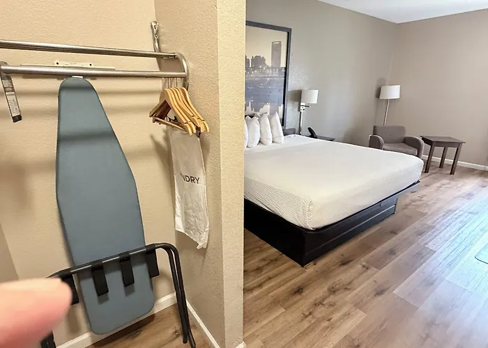 Harmony Hotel, Hernando