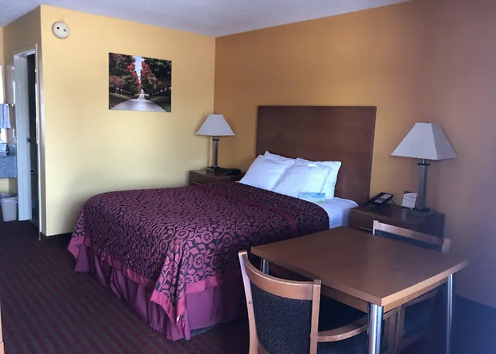 Days Inn By Wyndham Franklin