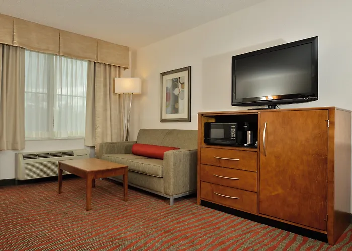 Holiday Inn Express Boston-Milford By Ihg