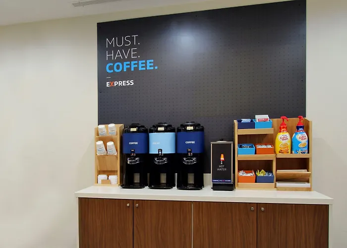 Holiday Inn Express & Suites Charlotte Arpt-Belmont By Ihg
