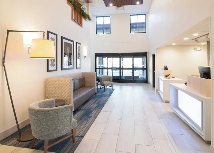 Holiday Inn Express & Suites - Worthington By Ihg