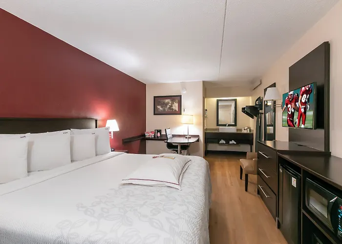 Red Roof Inn Plus + Boston - Framingham
