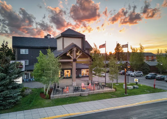 Gray Wolf Inn & Suites