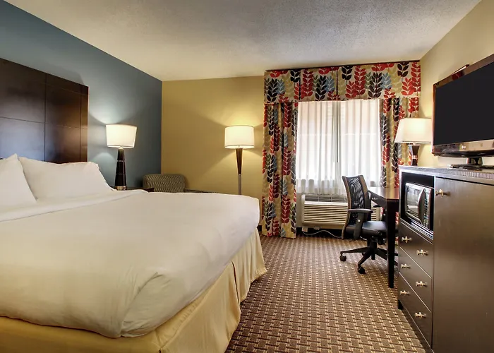 Holiday Inn Express Hotel Fort Campbell-Oak Grove By Ihg