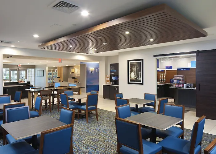 Holiday Inn Express Grand Rapids Southwest By Ihg
