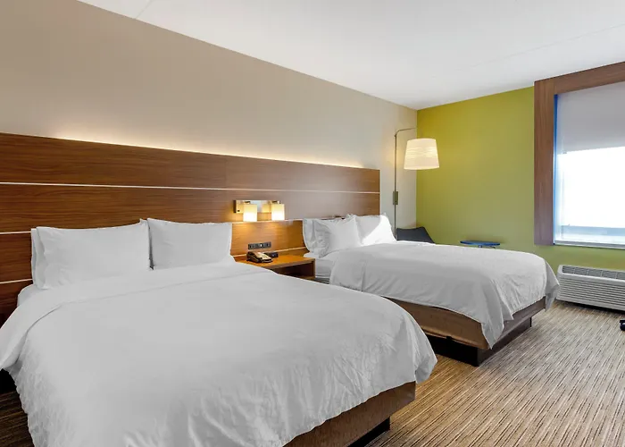 Holiday Inn Express Hotel & Suites Harrison