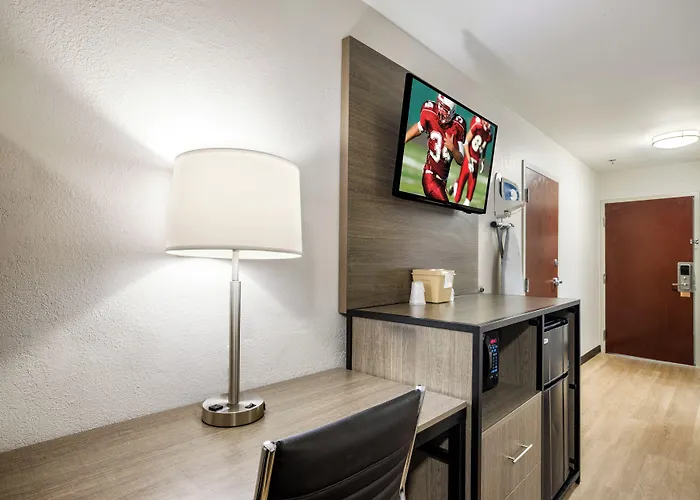 Red Roof Inn Plus+ & Suites Savannah - I-95