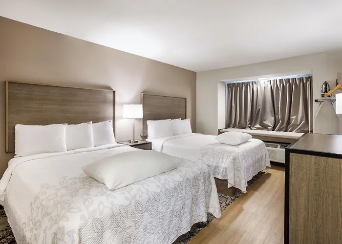 Red Roof Inn Plus+ & Suites Savannah - I-95