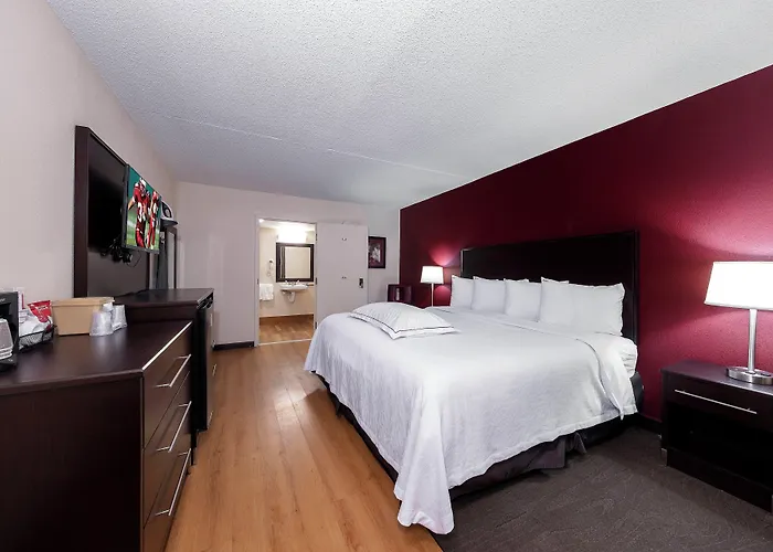 Red Roof Inn Plus+ Huntsville - Madison