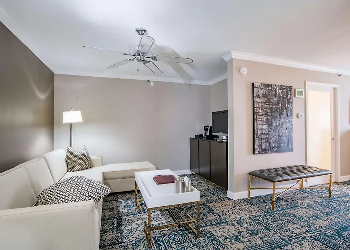 The Burgundy Hotel, Tapestry Collection By Hilton