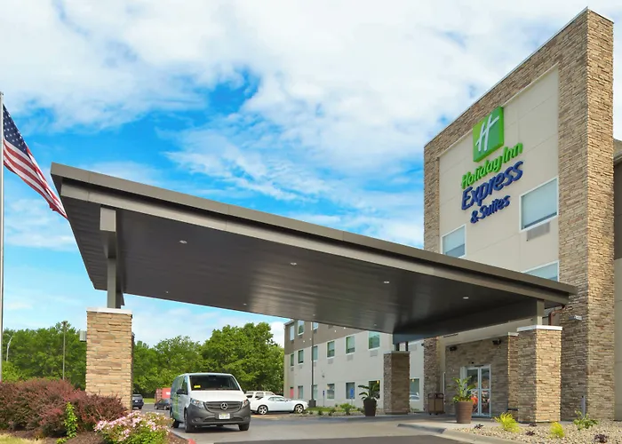 Holiday Inn Express & Suites - Omaha - 120Th And Maple By Ihg