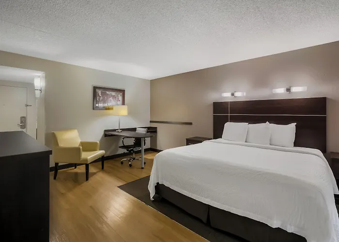 Red Roof Inn Plus+ & Suites Knoxville West - Cedar Bluff