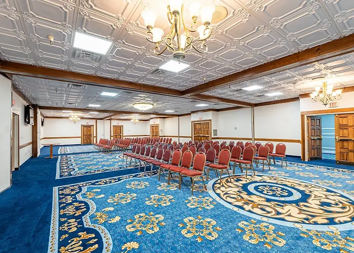 Holiday Lodge Hotel And Conference Center